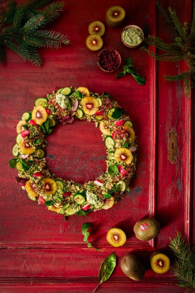 Couscous Salat als Adventskranz mit Jingold Kiwi