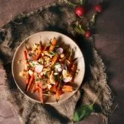 Schneller Karottensalat mit Radieschen und Ei