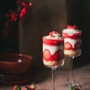 Erdbeertörtchen im Glas