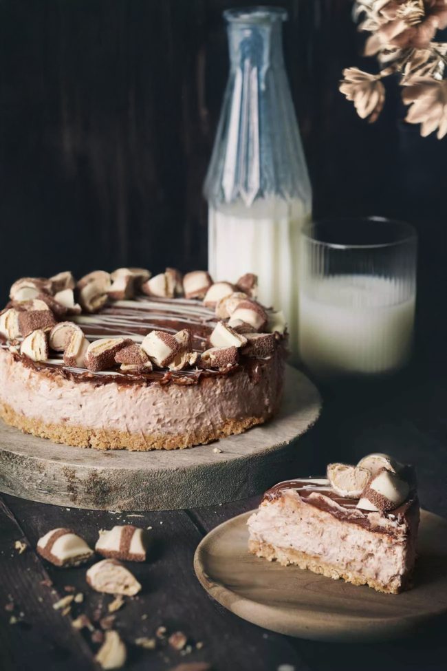 Entdecke das einfache Rezept für den White Kinder Bueno Cheesecake. Saftig, cremig und in nur 30 Minuten fertig – ein Highlight für alle Bueno-Fans!