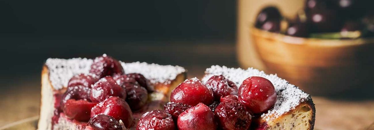 Mohnkuchen mit Kirschen