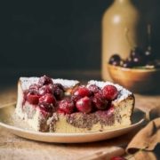Mohnkuchen mit Kirschen