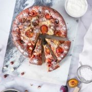 Ricottakuchen mit gerösteten Pflaumen