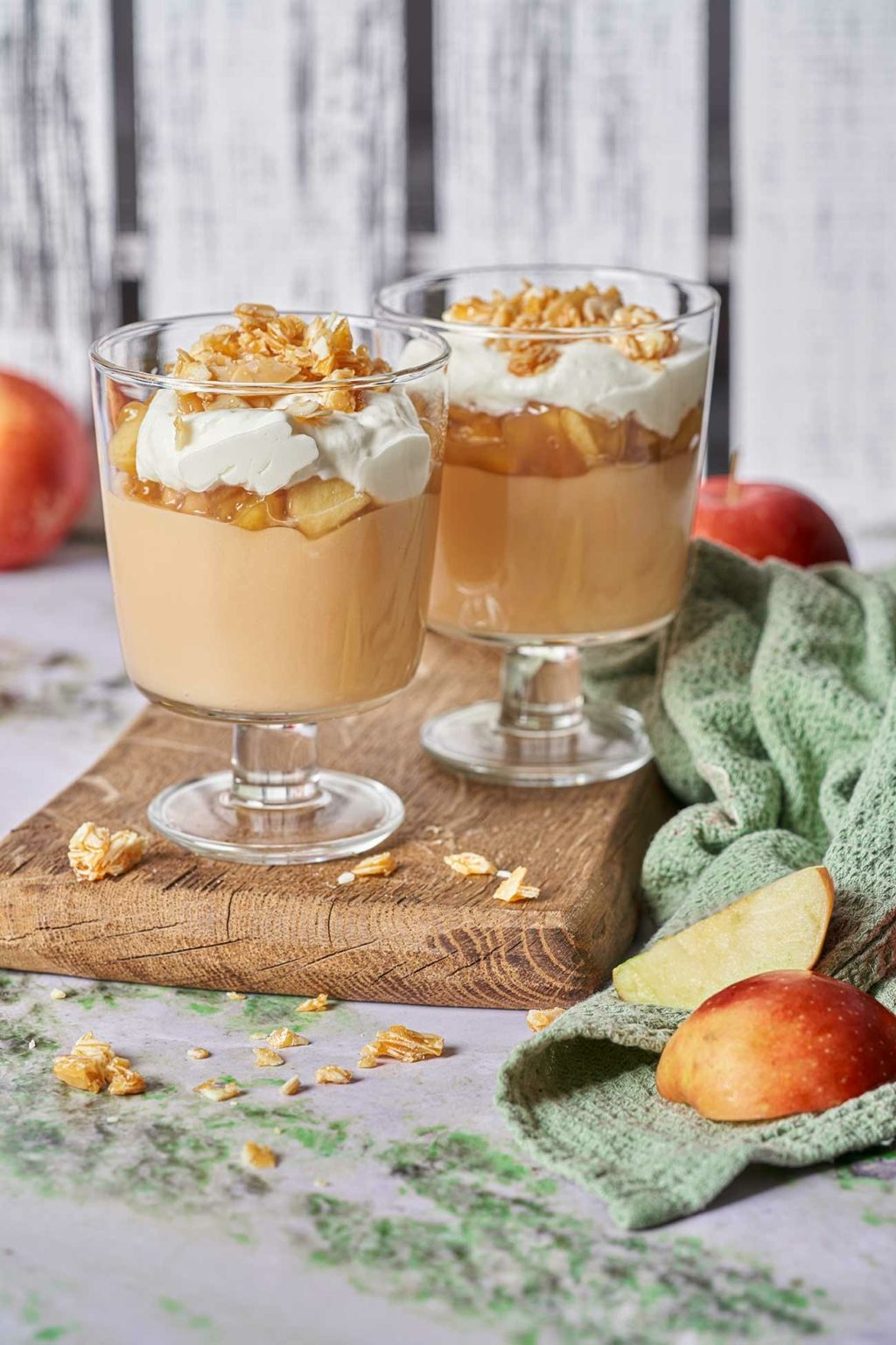 Apfelcreme mit Mandelkrokant und Schmandsahne - Patrick Rosenthal