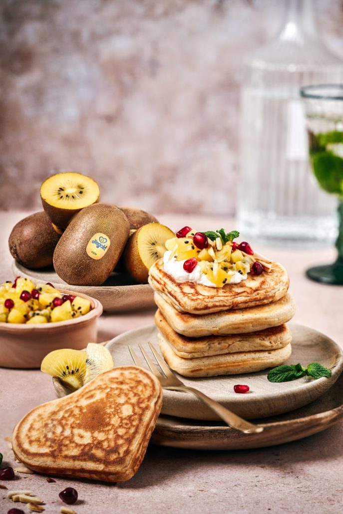 Herz Pancakes mit Kiwi-Salat und Joghurt