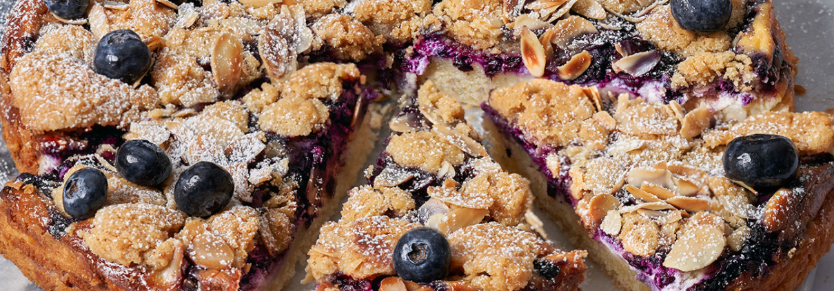 Saftiger Blaubeerkuchen mit Frischkäsefüllung