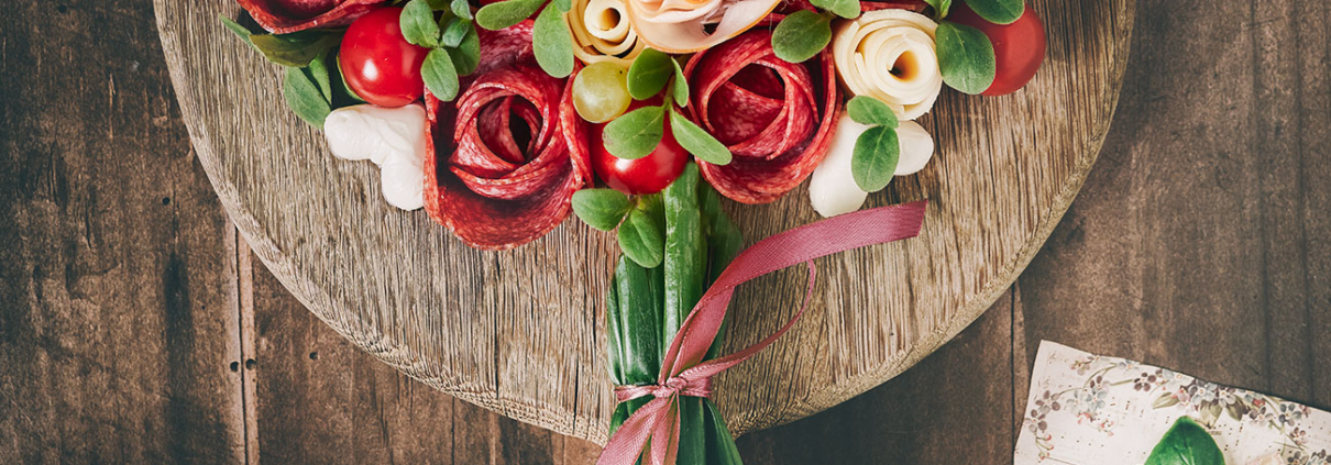 essbarer blumenstrauß charcuterie board