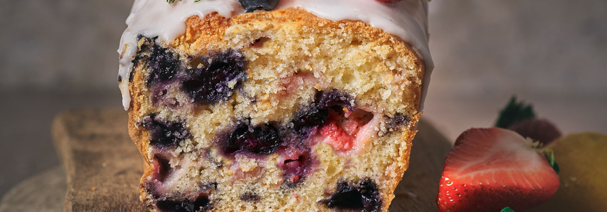 Joghurt Erdbeer-Blaubeerkuchen