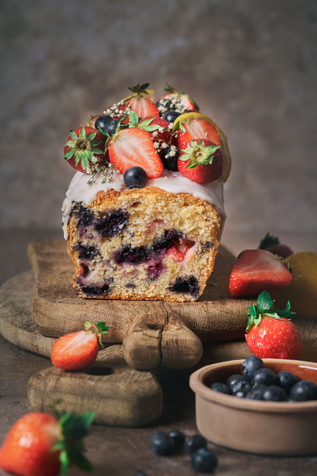 Joghurt Erdbeer-Blaubeerkuchen
