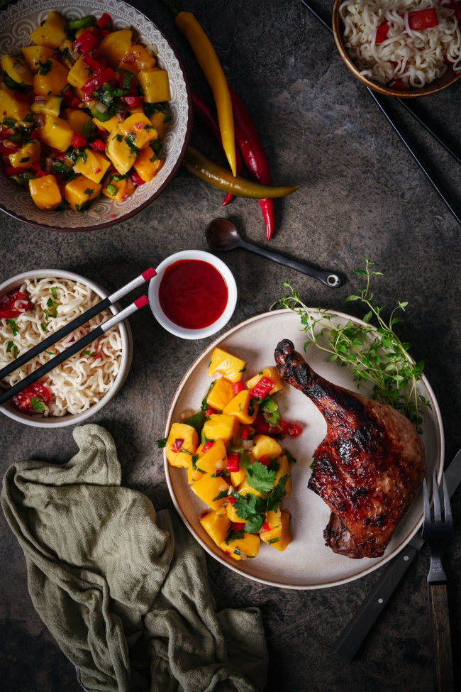 Barbarie-Entenkeulen vom Grill mit Mango Salsa