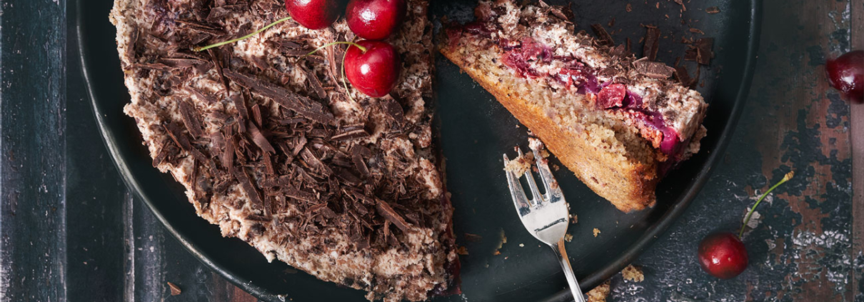 Kirschkuchen mit Nuss-Nougat-Haselnuss-Topping