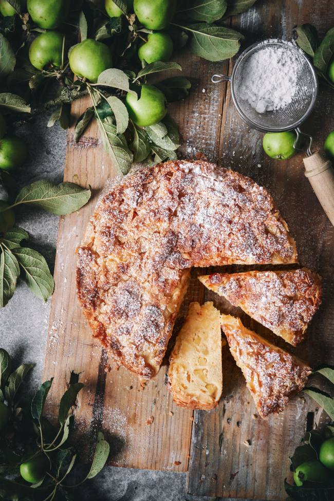 Schneller Apfelkuchen mit Bienenstich-Topping