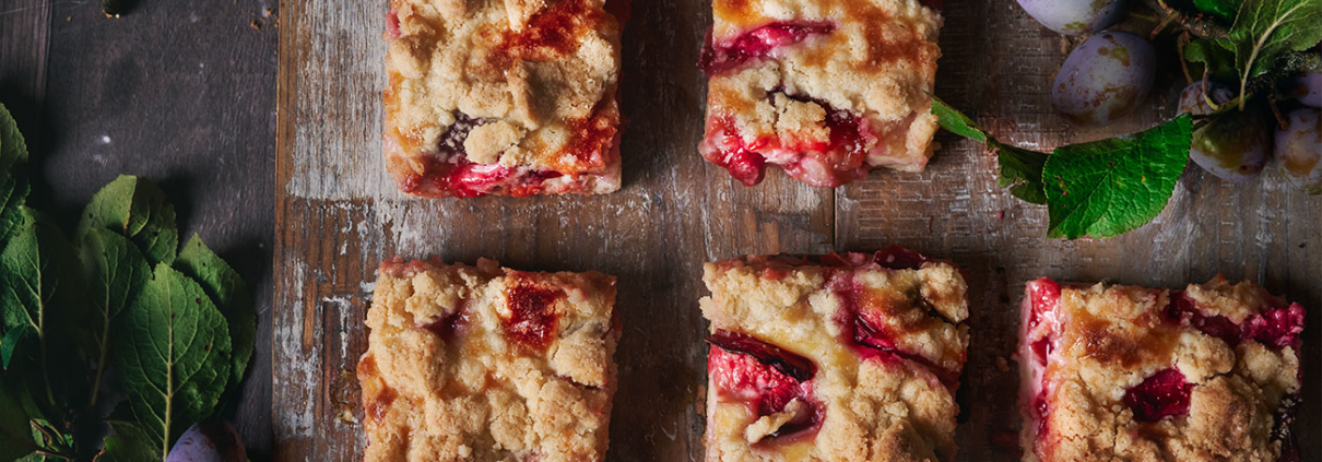 Schmand-Pflaumenkuchen mit Streuseln