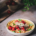 Ofengeröstete Tomaten und Kichererbsen auf cremiger Parmesan-Polenta