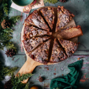 Saftiger Birnenkuchen mit Nuss-Honig Crunch