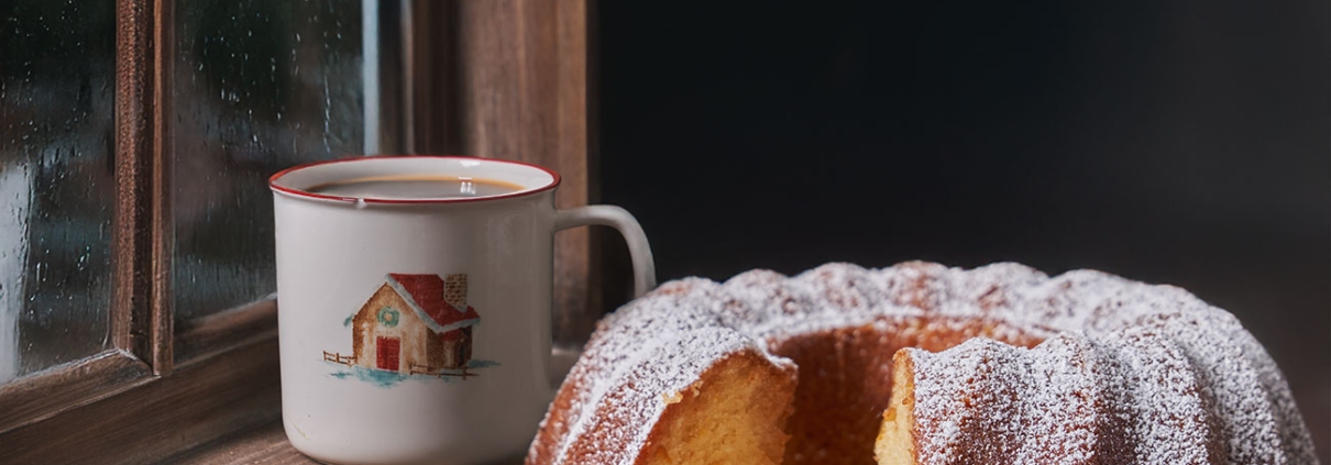 Gugelhupf mit Rum und kandierten Orangen