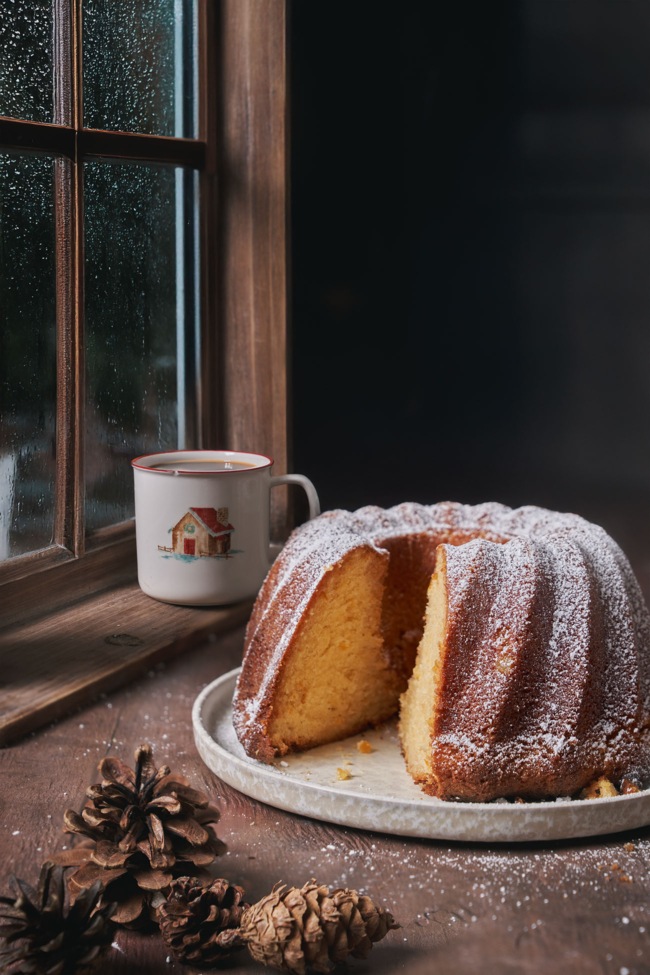 Gugelhupf mit Rum und kandierten Orangen