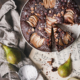 Schoko-Birnenkuchen mit Haselnüssen