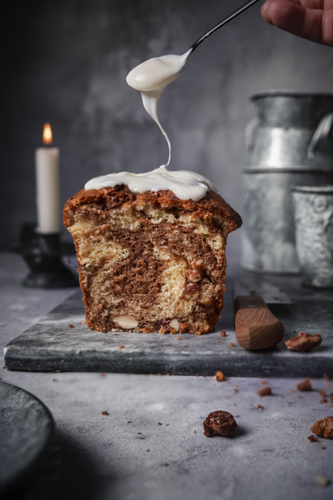 Zimtschneckenkuchen mit gebrannten Mandeln