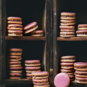 Gefüllte Kekse mit Glühweinglasur