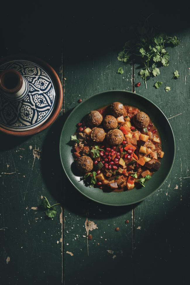 Walnuss-Falafel mit Gemüse Tajine