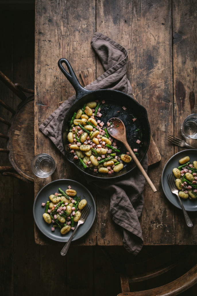 Schnelle Gnocchipfanne mit Spargel